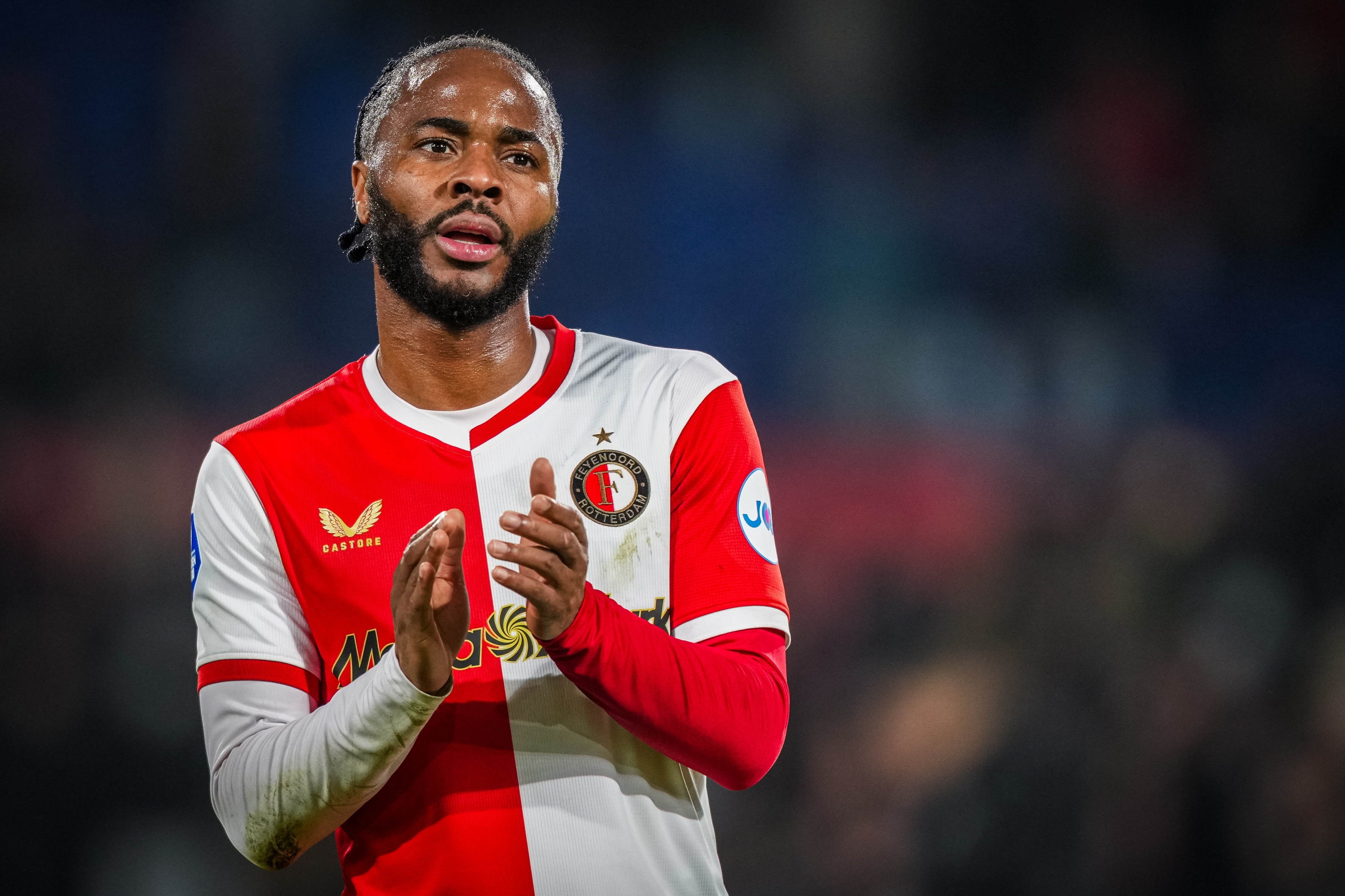 hth-记者提问斯特林时笑了，斯特林回怼：你不该笑，我在努力找回状态