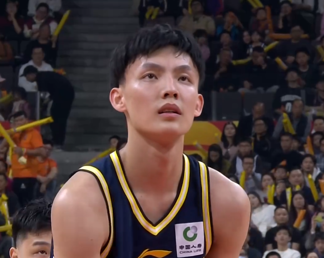 华体会-广东宏远今日早报！徐杰无缘最佳阵容，新大外迎首秀，胡明轩轮休